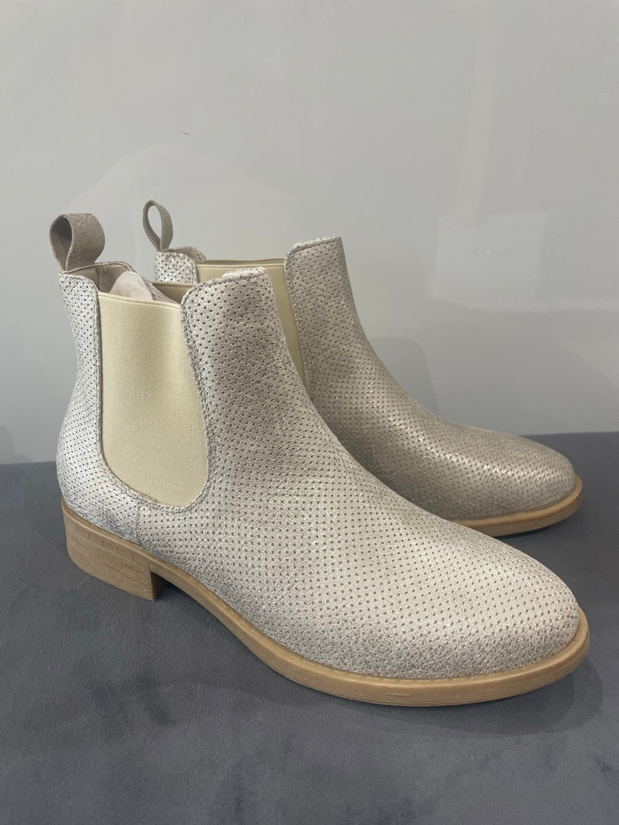 Gold best sale chelsea boots