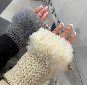 Faux Fur Edged Fingerless gloves - chichappensboutique