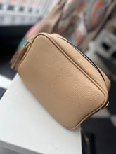 Load image into Gallery viewer, City Crossbody Bag