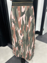 Load image into Gallery viewer, Khaki &amp; Tan Pleat Skirt