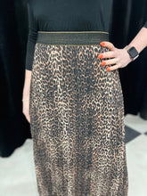 Load image into Gallery viewer, Glitter Waistband Animal Print Skirt