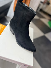 Load image into Gallery viewer, Westie Boots Black - chichappensboutique