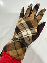 Load image into Gallery viewer, Tartan Gloves (Brown)