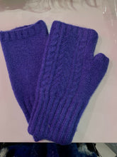 Load image into Gallery viewer, Fingerless Cable Gloves - chichappensboutique