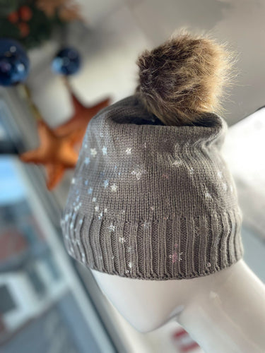 Star Pom Pom Hat - chichappensboutique