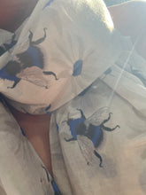 Load image into Gallery viewer, Cobalt Bee Scarf - chichappensboutique