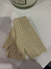 Load image into Gallery viewer, Fingerless Cable Gloves - chichappensboutique