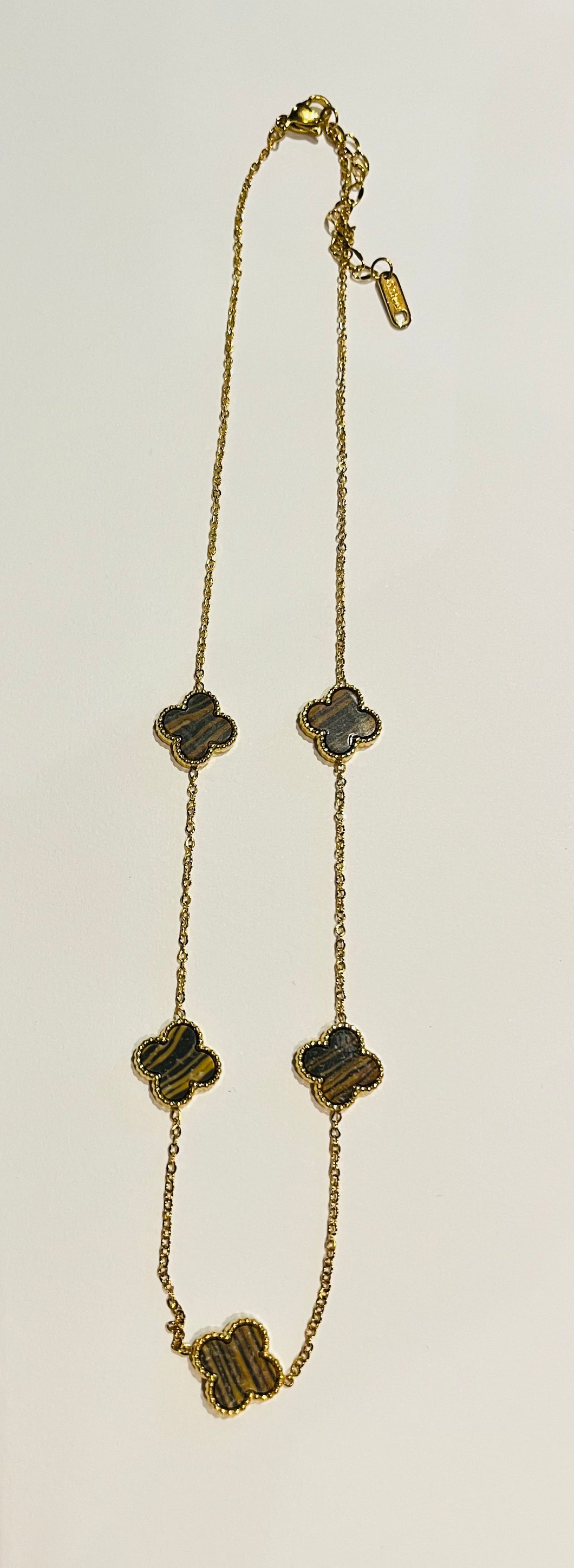 Clover Cleef Short Necklace (gold colour with faux tortoise shell) - chichappensboutique
